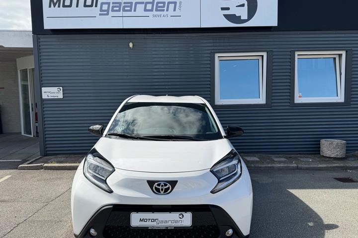 Hvid Toyota Aygo X fra 2024