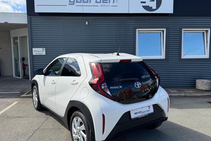 Hvid Toyota Aygo X fra 2024