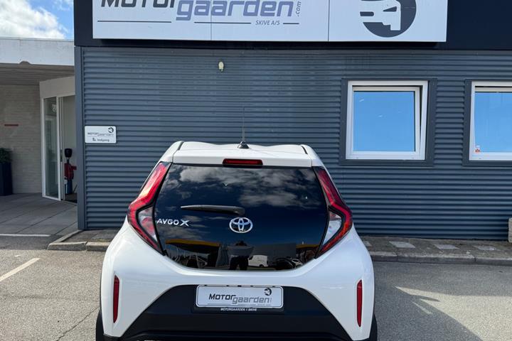 Hvid Toyota Aygo X fra 2024