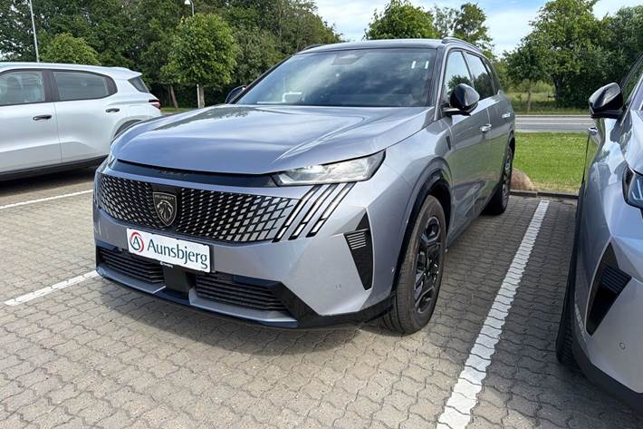 Grå Peugeot e-5008 fra 2026