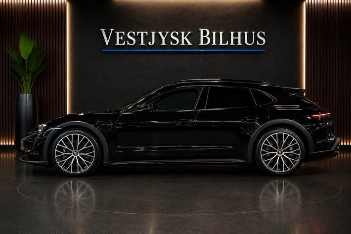 Sort Porsche Taycan 4 fra 2022