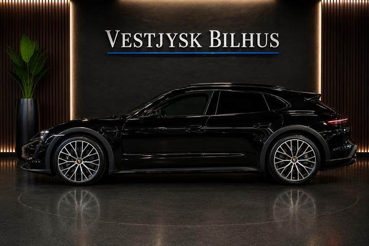 Sort Porsche Taycan 4 fra 2022