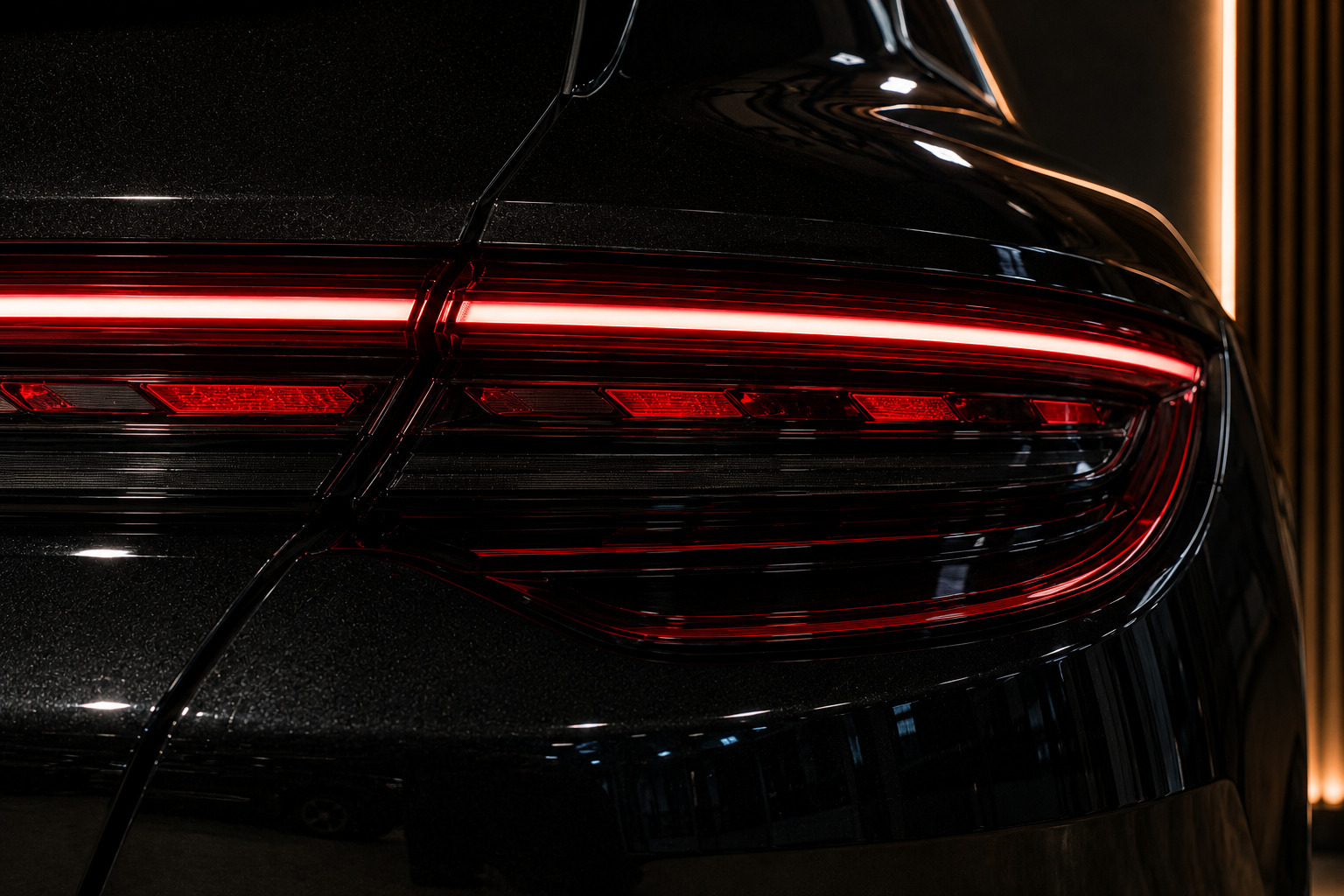 Sort Porsche Taycan 4 fra 2022