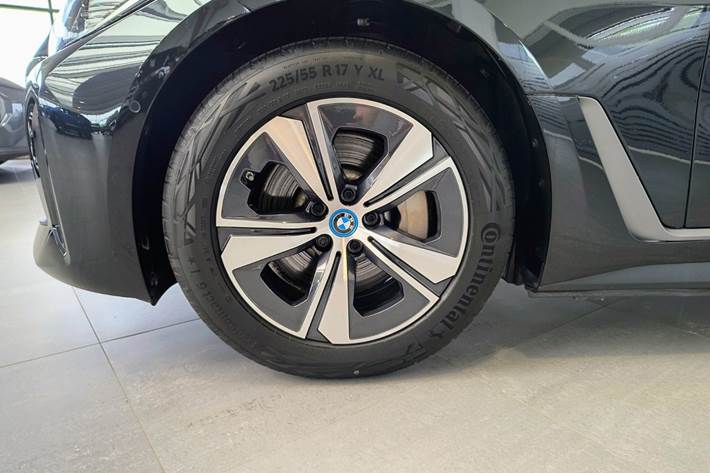 Sort BMW i4 fra 2024