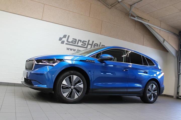 Blå Skoda Enyaq fra 2023
