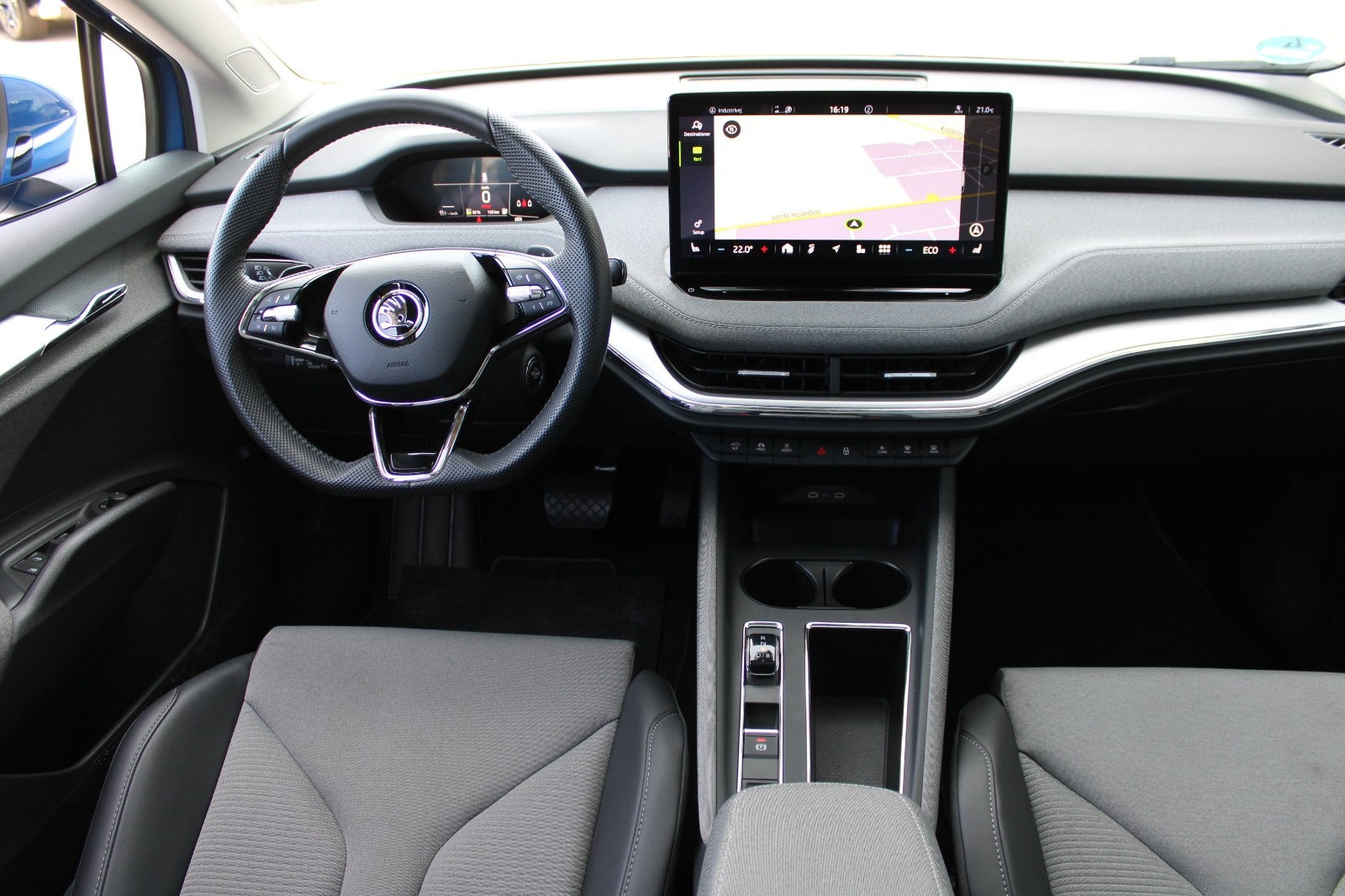 Blå Skoda Enyaq fra 2023