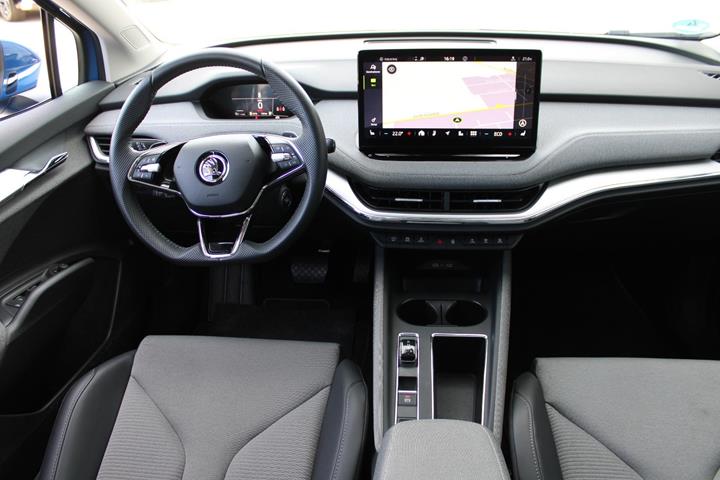 Blå Skoda Enyaq fra 2023