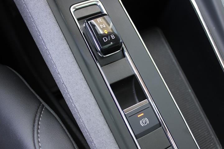 Blå Skoda Enyaq fra 2023