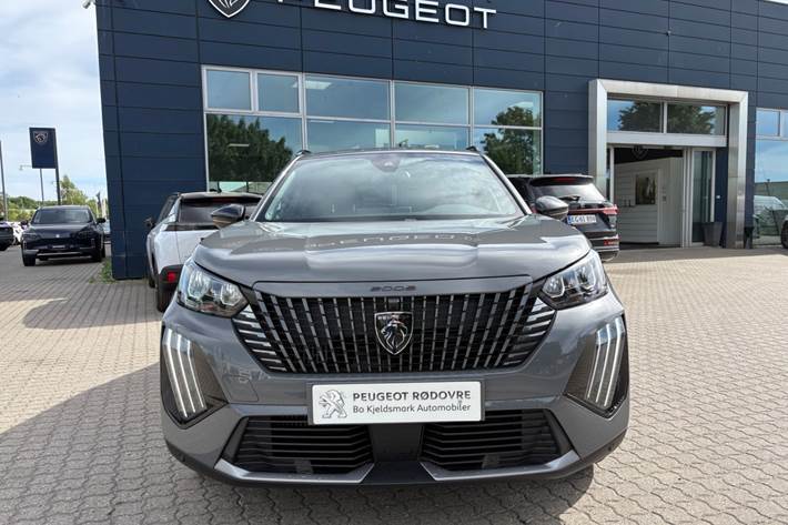 Grå Peugeot 2008 fra 2024