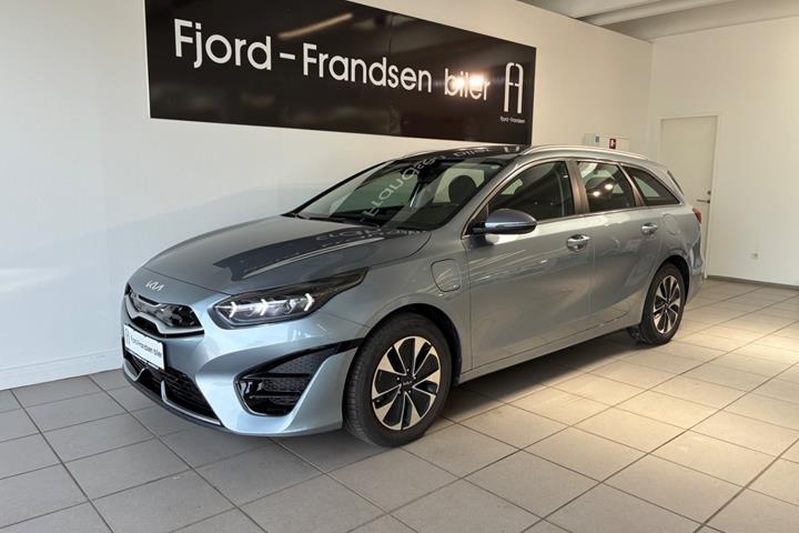 undefined Kia Ceed fra 2023 set udefra