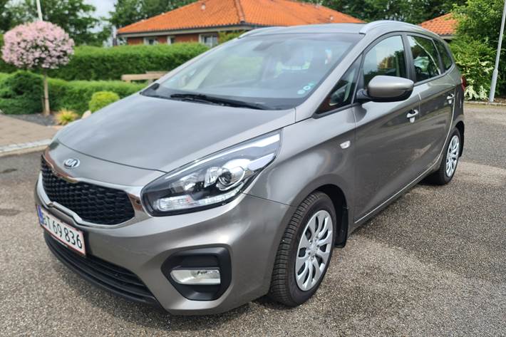 Beige Kia Carens fra 2018