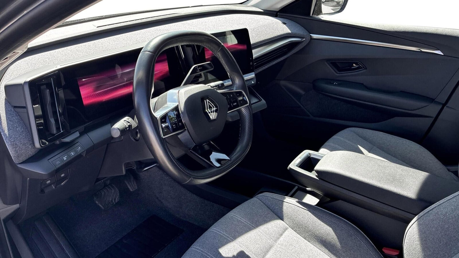 Grå Renault Megane E-Tech fra 2023
