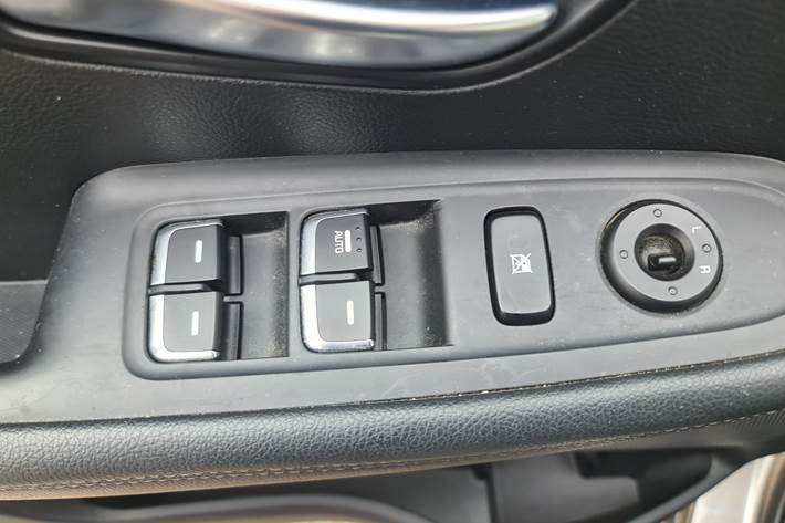 Beige Kia Carens fra 2018