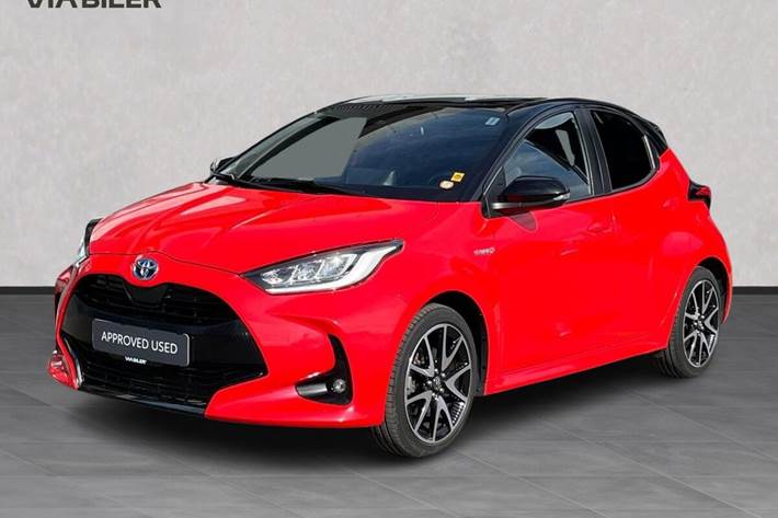 Rød Toyota Yaris fra 2021 set udefra