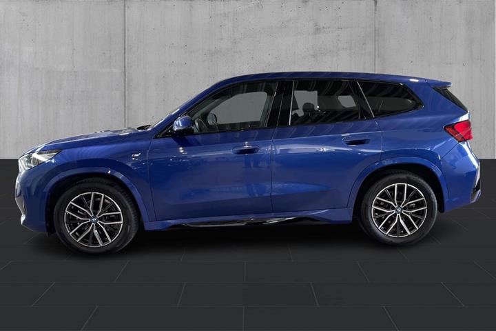 Blå BMW iX1 fra 2024