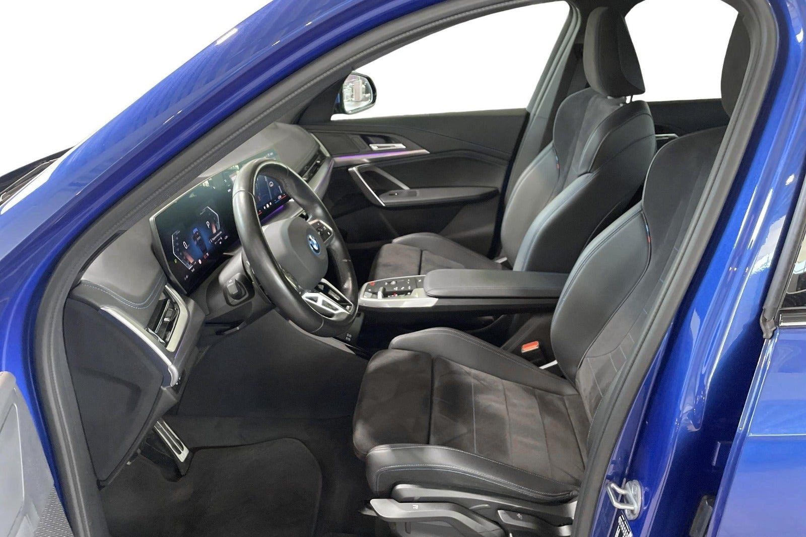 Blå BMW iX1 fra 2024