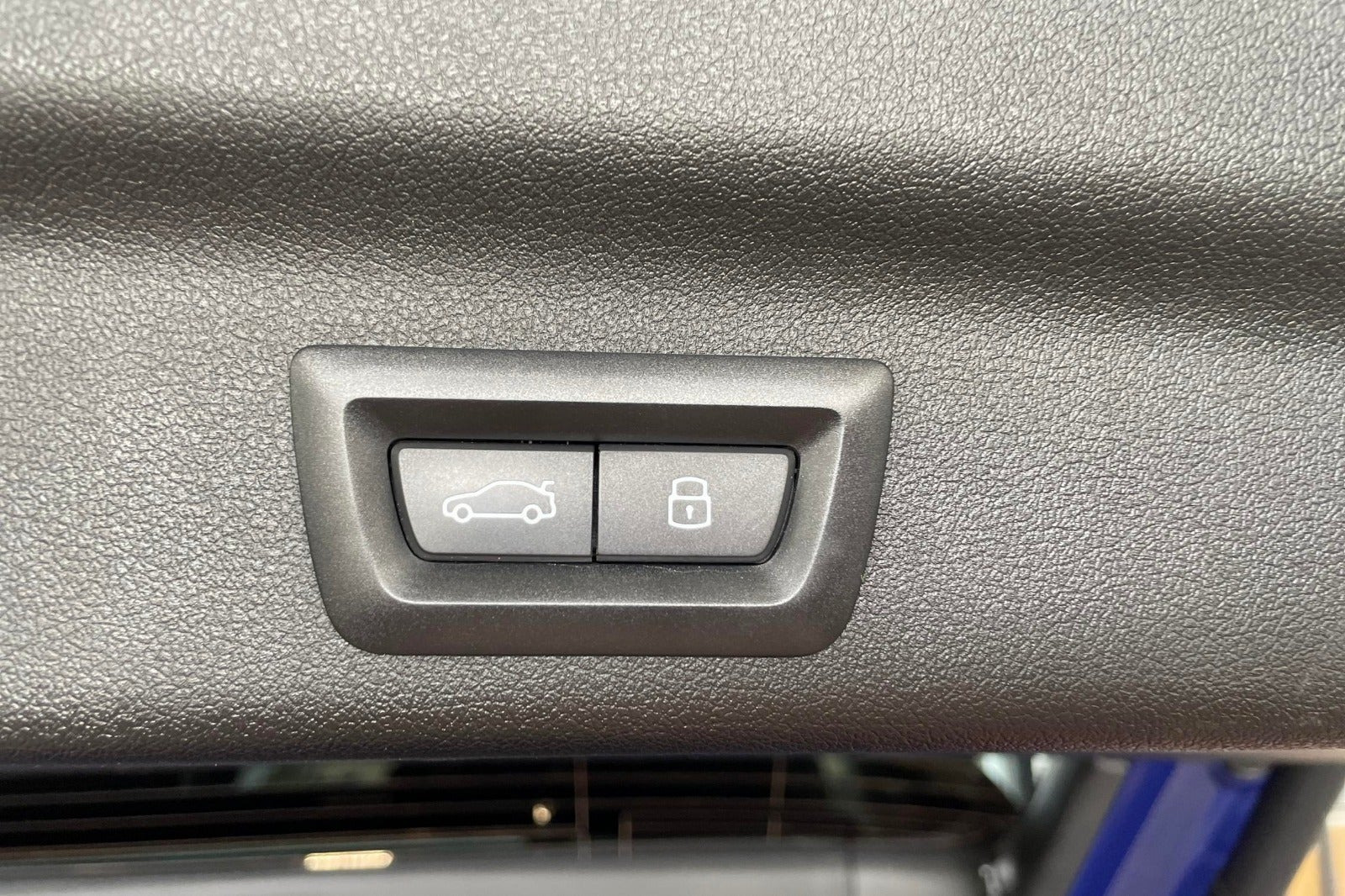 Blå BMW iX1 fra 2024