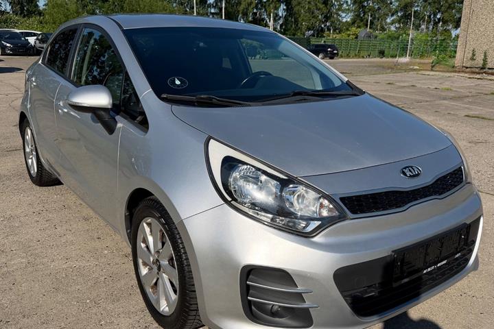 undefined Kia Rio fra 2016 set udefra