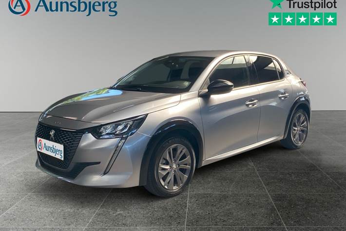 Grå Peugeot e-208 fra 2023