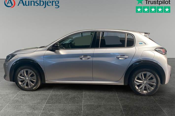 Grå Peugeot e-208 fra 2023