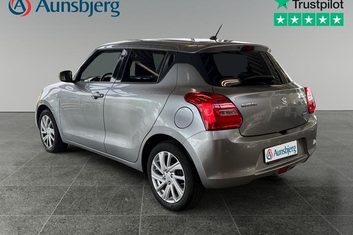 Sølv Suzuki Swift fra 2023