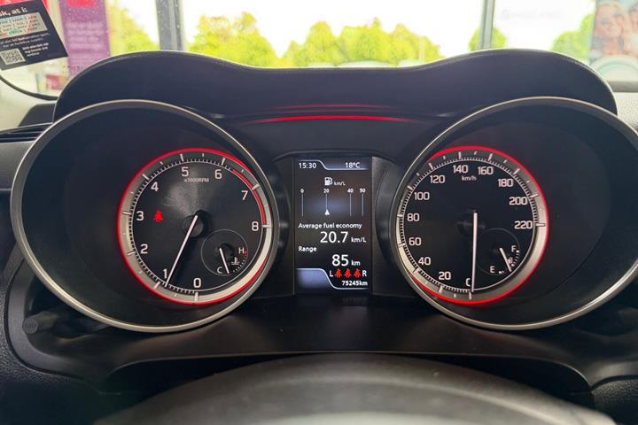 Sølv Suzuki Swift fra 2023