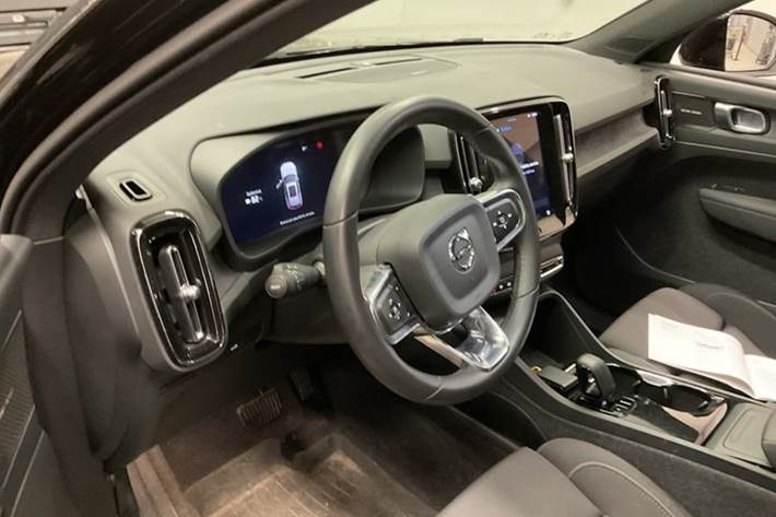 Sort Volvo XC40 fra 2023