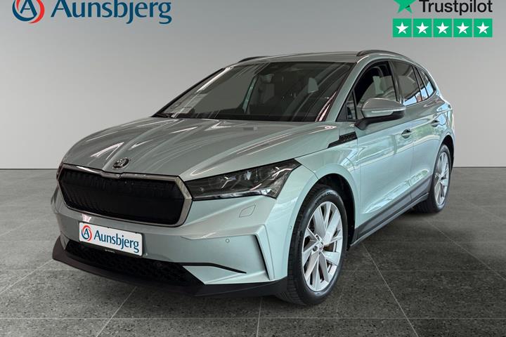Sølv Skoda Enyaq fra 2023 set udefra