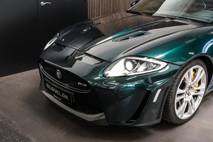 Grøn Jaguar XKR-S fra 2012 set udefra