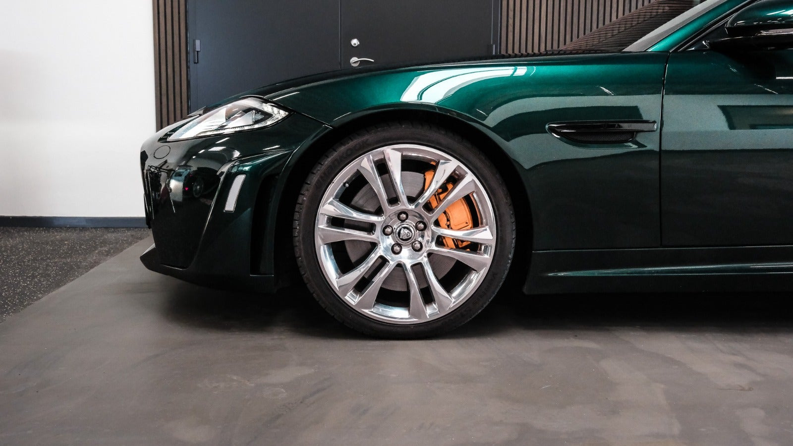 Grøn Jaguar XKR-S fra 2012