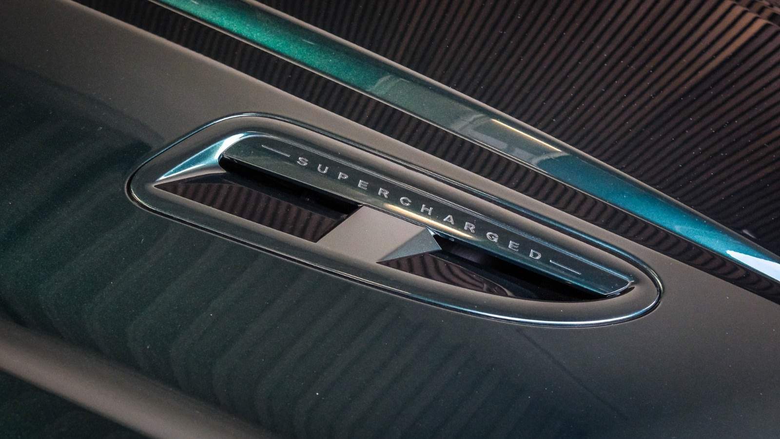 Grøn Jaguar XKR-S fra 2012 set indefra