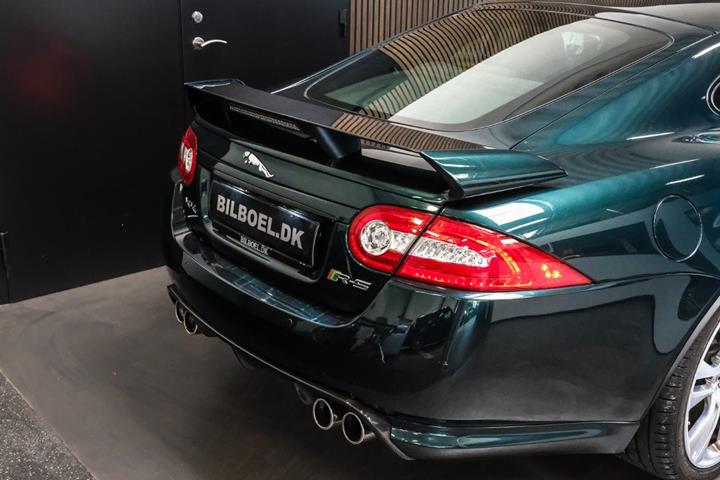 Grøn Jaguar XKR-S fra 2012 set udefra