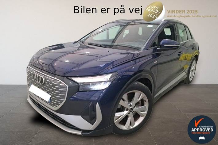 Blå Audi Q4 fra 2022