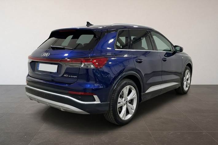 Blå Audi Q4 fra 2022