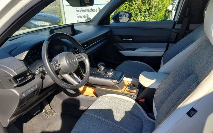 Hvid Mazda MX-30 fra 2023