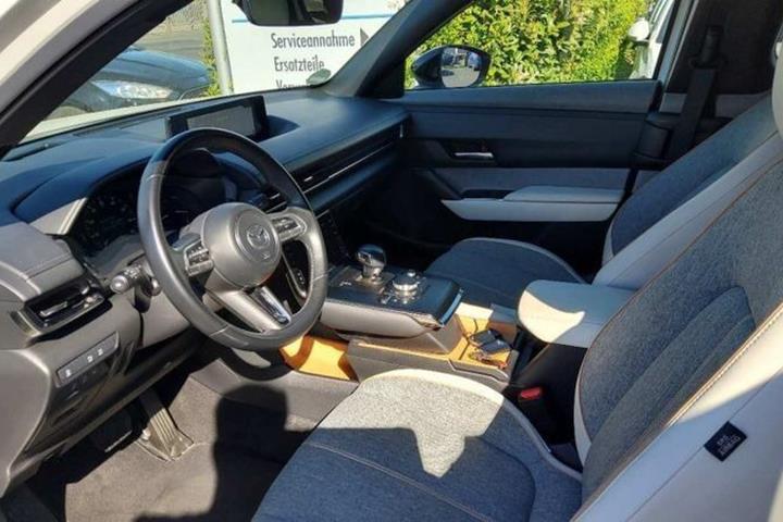 Hvid Mazda MX-30 fra 2023