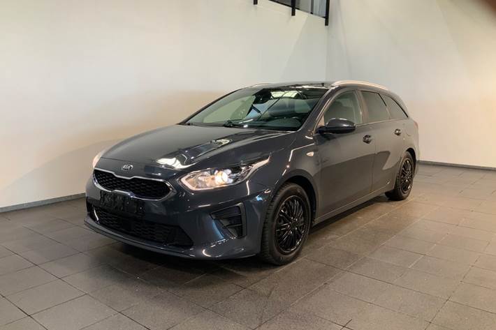 Grå Kia Ceed fra 2020 set udefra