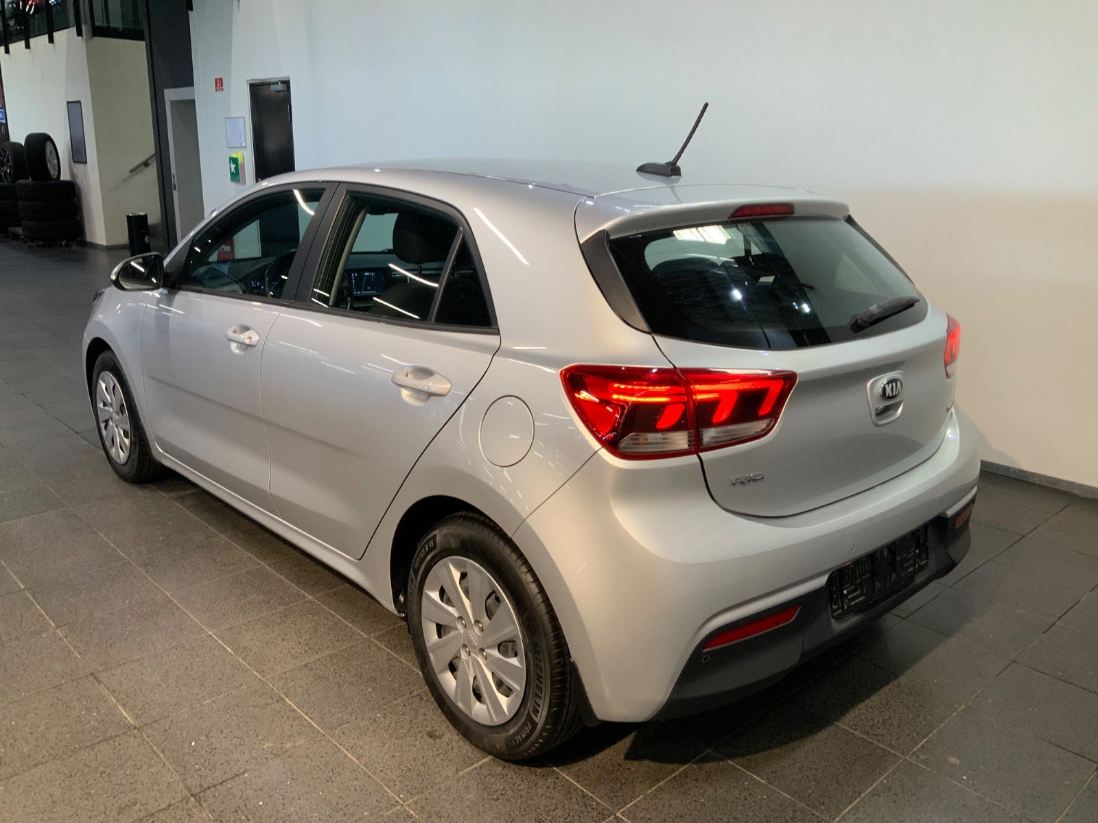 Sølv Kia Rio fra 2018
