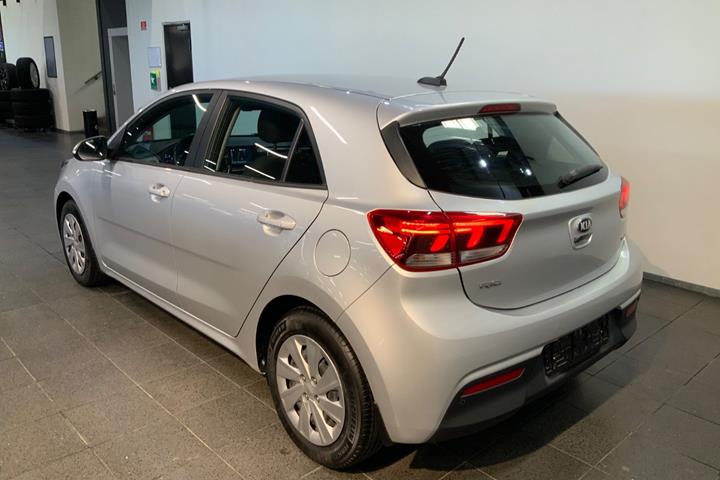 Sølv Kia Rio fra 2018