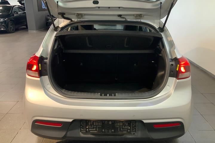 Sølv Kia Rio fra 2018
