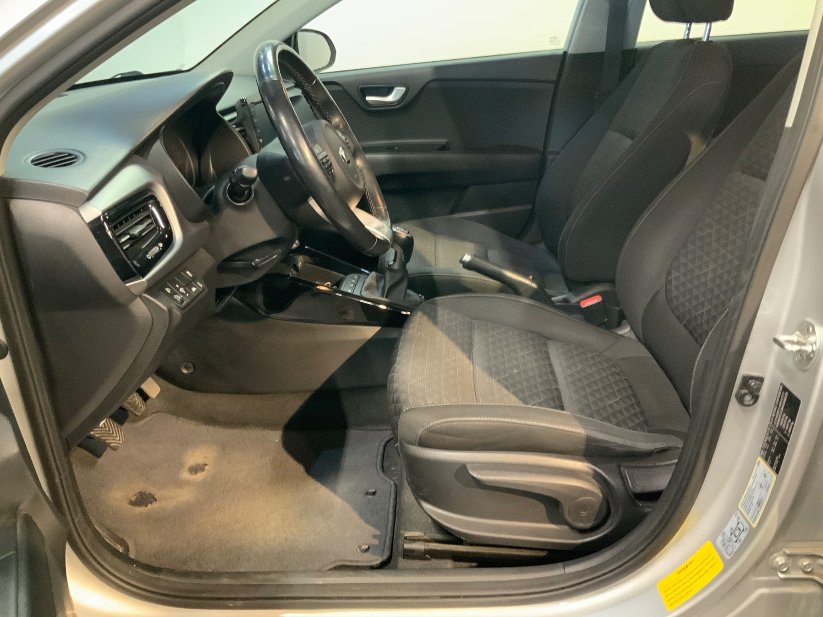 Sølv Kia Rio fra 2018