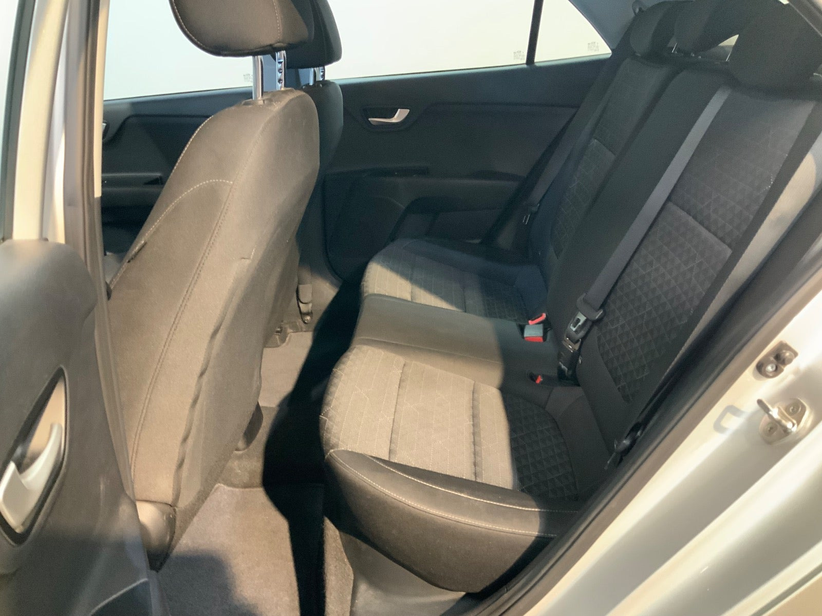 Sølv Kia Rio fra 2018