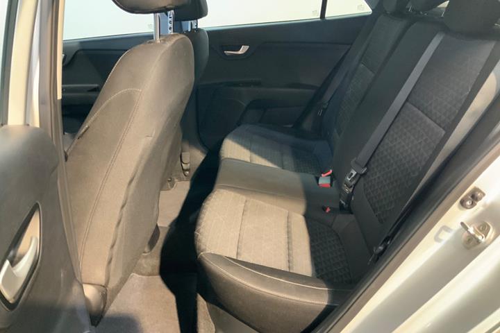 Sølv Kia Rio fra 2018