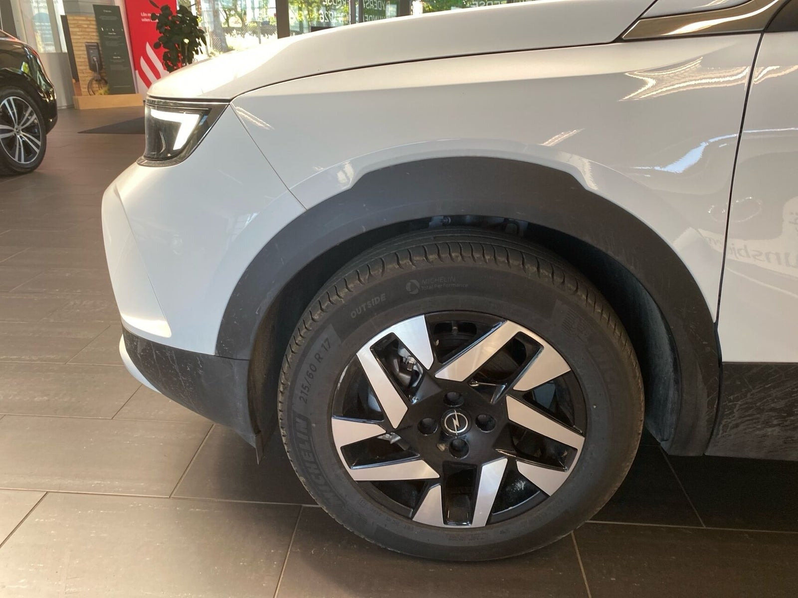 Hvid Opel Mokka-e fra 2024