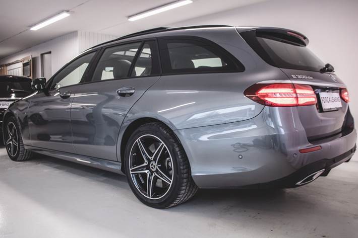 Grå Mercedes E300 de fra 2019