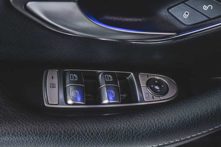 Grå Mercedes E300 de fra 2019