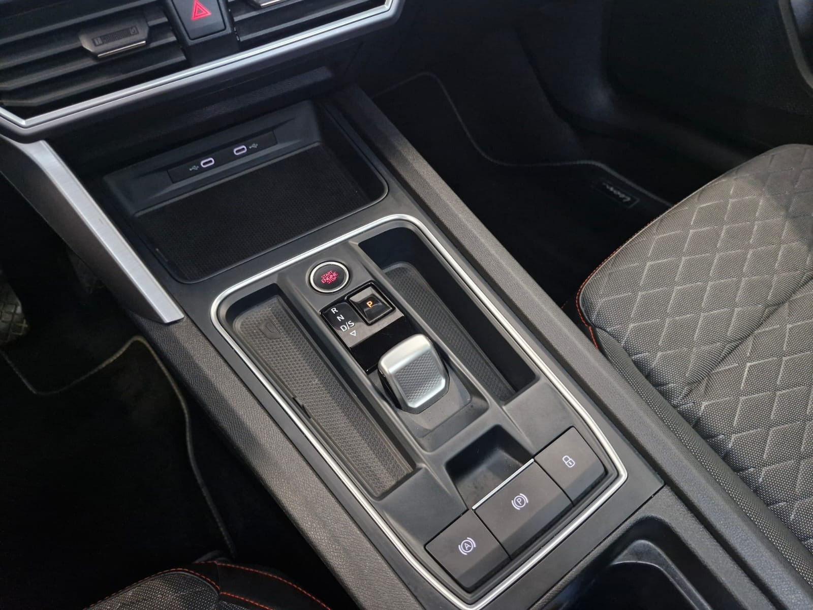Sølv Seat Leon fra 2022