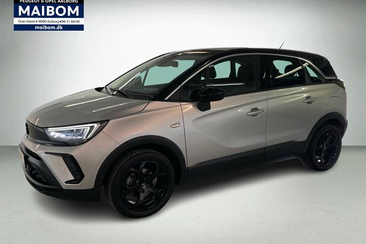 Sølv Opel Crossland fra 2023 set udefra