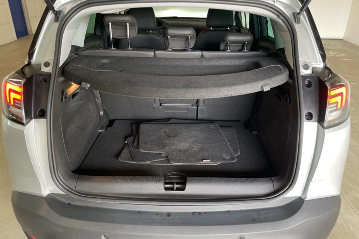Sølv Opel Crossland fra 2023