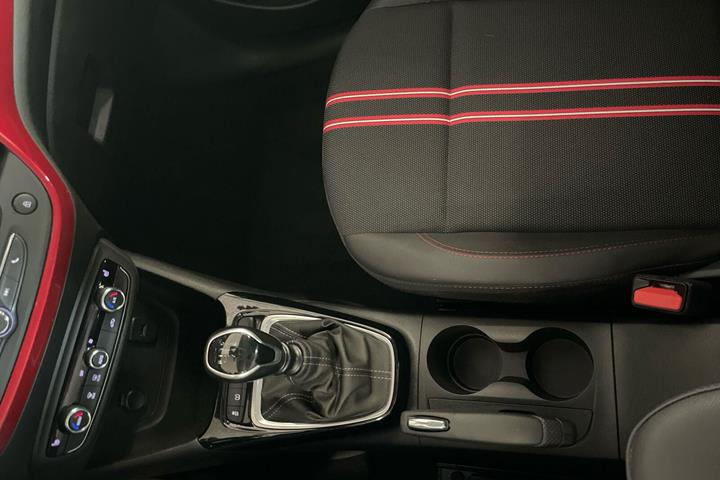 Sølv Opel Crossland fra 2023